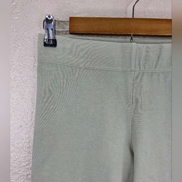 Good American NWT Essential Biker Shorts Color Agave Size 2 RN 151301 - Picture 2 of 16